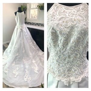 🚫SOLD🚫Beautiful White Wedding Dress Beaded Flowers Gown Flowing Tr Sz 12